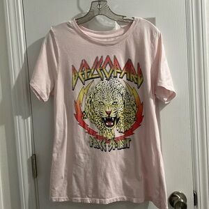 Def Leopard pink t shirt